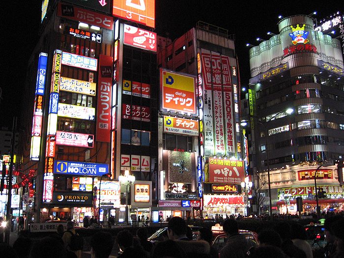 Leuchtfassaden in Shinjuku, Tokyo